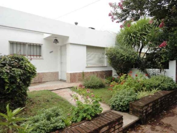 PARQUE LATINO-PLANTA BAJA-3 DORMITORIOS-FACTIBLE 2 VEHICULOS