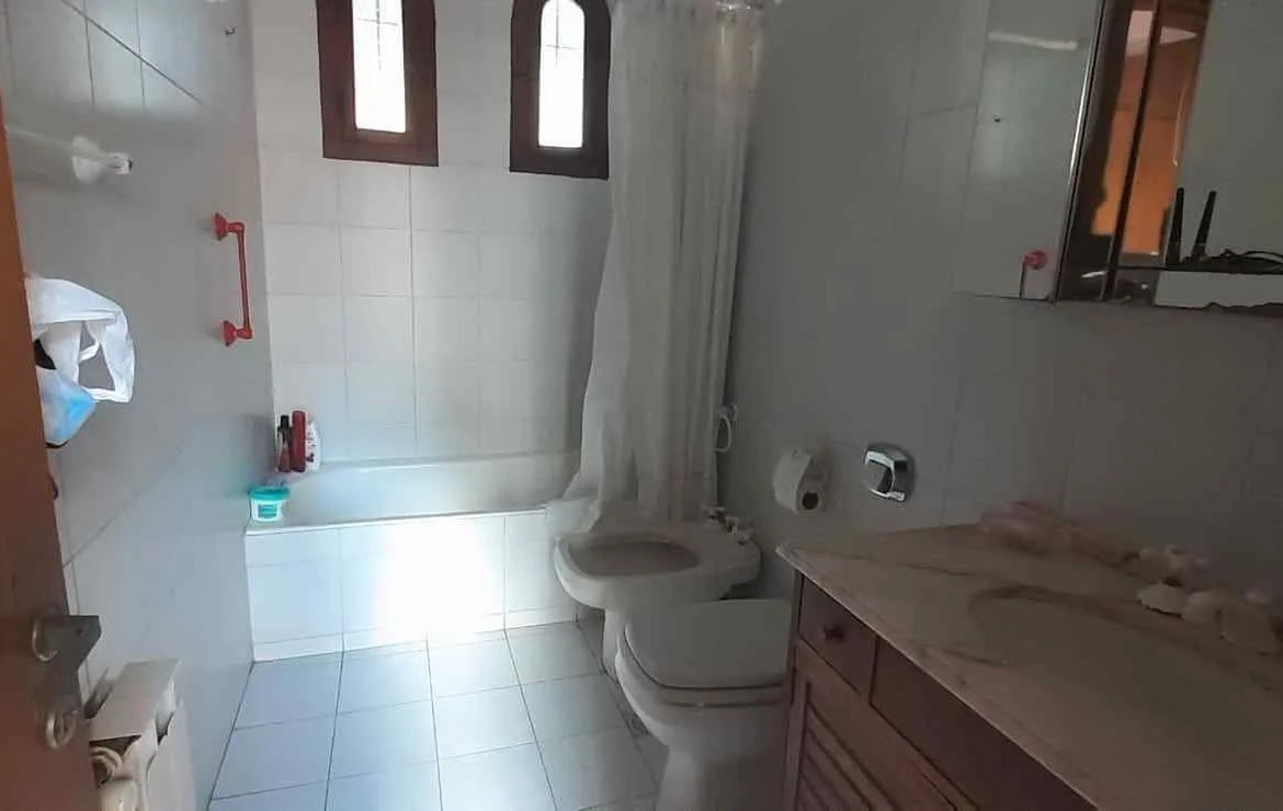 URCA – SUITE EN P.B- 4 D – 5 BÑ – 3 COCH – QUINCHO Y PILETA
