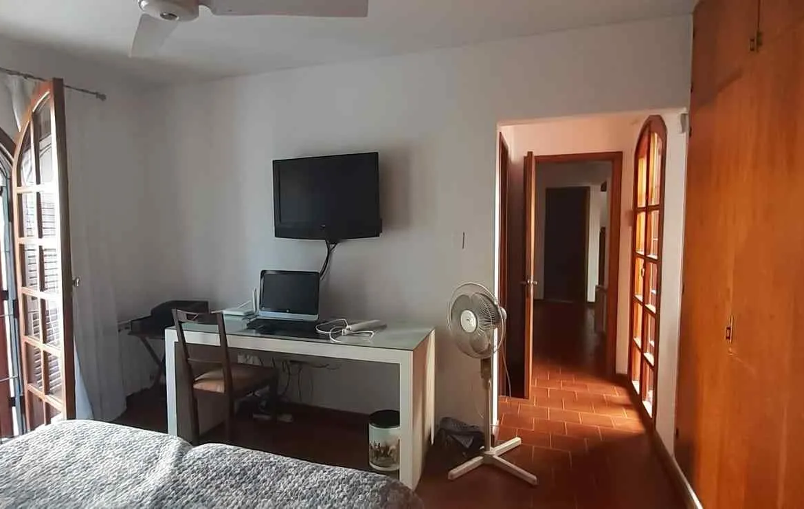 URCA – SUITE EN P.B- 4 D – 5 BÑ – 3 COCH – QUINCHO Y PILETA