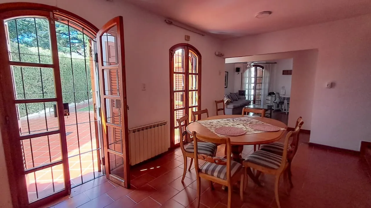 inmuebles-casa-venta-4853024-2a23574e-4b32-4c9c-b12e-d6e7367d31c1 URCA – SUITE EN P.B- 4 D – 5 BÑ – 3 COCH – QUINCHO Y PILETA