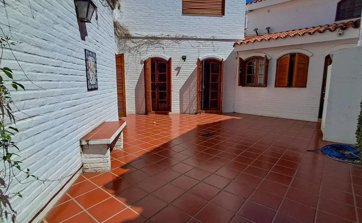URCA – SUITE EN P.B- 4 D – 5 BÑ – 3 COCH – QUINCHO Y PILETA