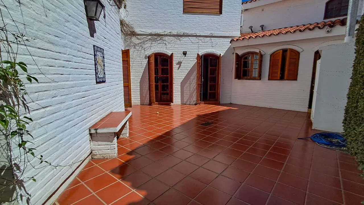 inmuebles-casa-venta-4853024-385ce386-dd8b-455e-b914-2637161cdc95 URCA – SUITE EN P.B- 4 D – 5 BÑ – 3 COCH – QUINCHO Y PILETA