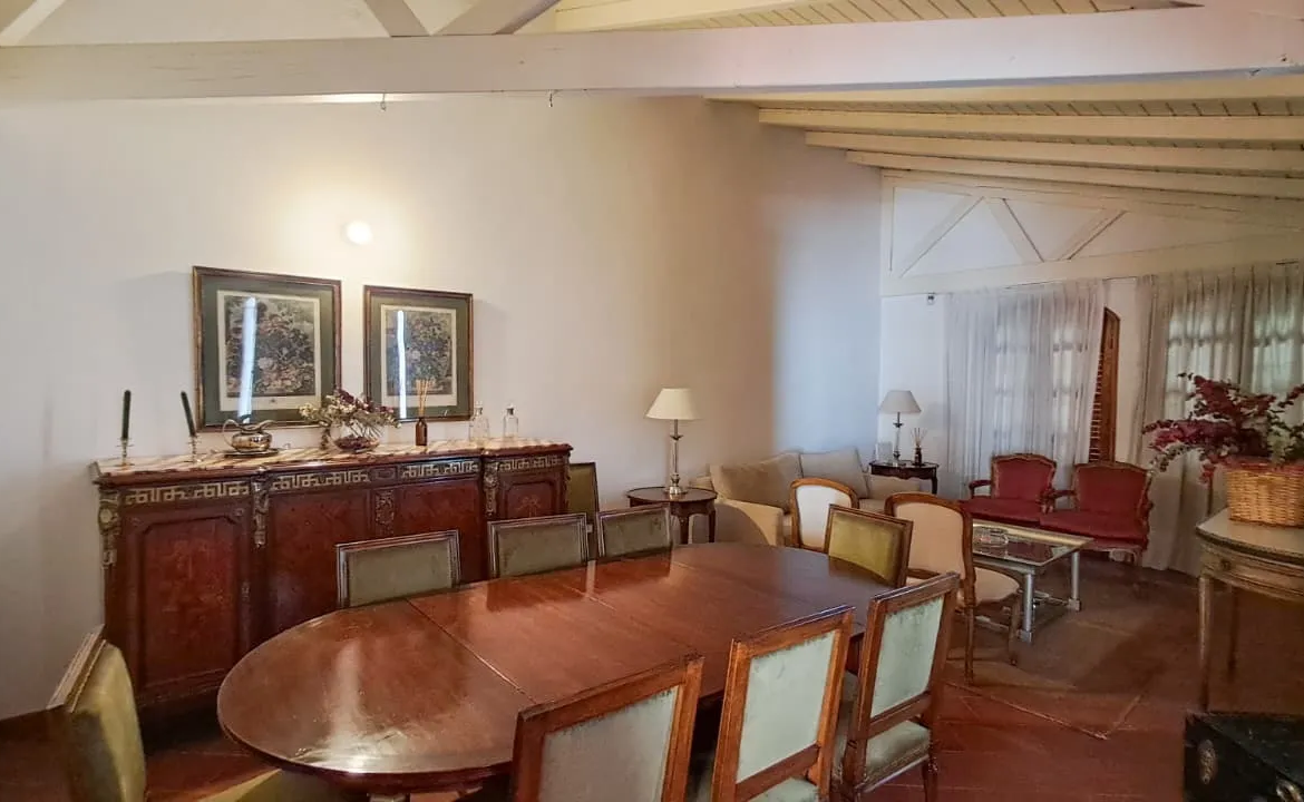 URCA – SUITE EN P.B- 4 D – 5 BÑ – 3 COCH – QUINCHO Y PILETA