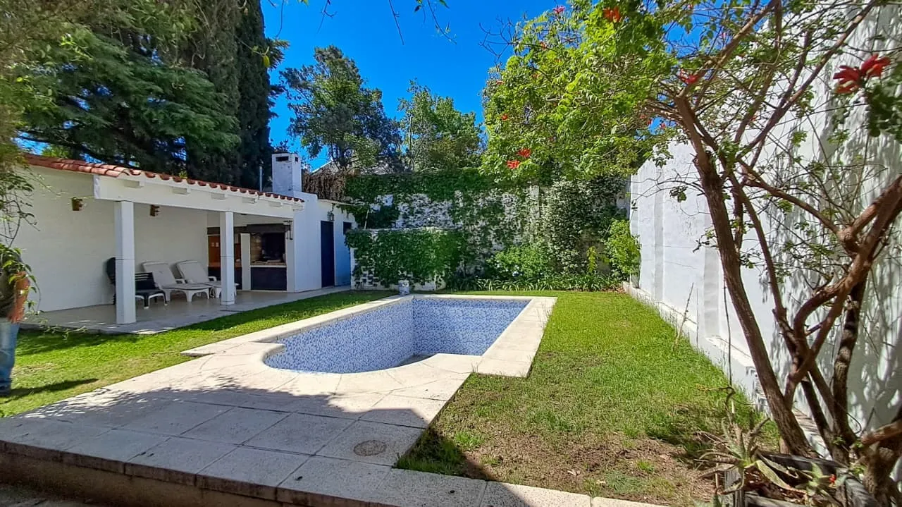 inmuebles-casa-venta-4853024-45f2203b-36d2-49b9-b08b-5eccd1e1d4f0 URCA – SUITE EN P.B- 4 D – 5 BÑ – 3 COCH – QUINCHO Y PILETA