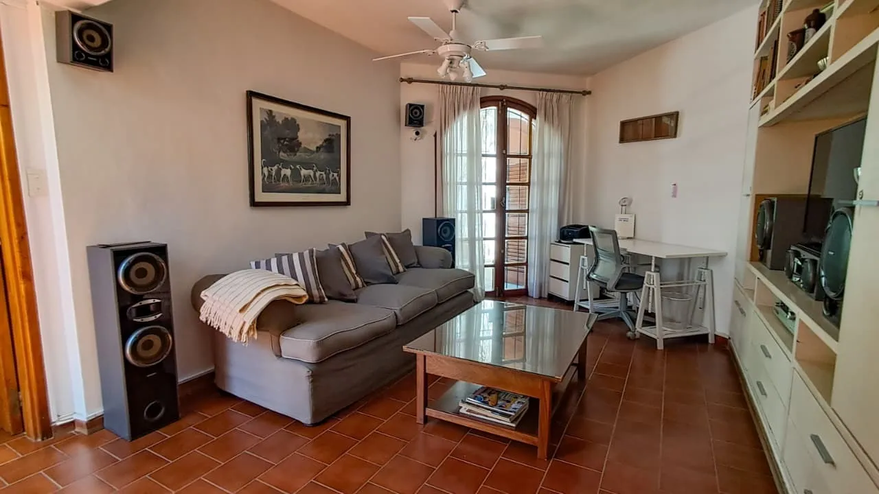 inmuebles-casa-venta-4853024-84398ed8-636b-4a00-8e6a-0432803d7c61 URCA – SUITE EN P.B- 4 D – 5 BÑ – 3 COCH – QUINCHO Y PILETA