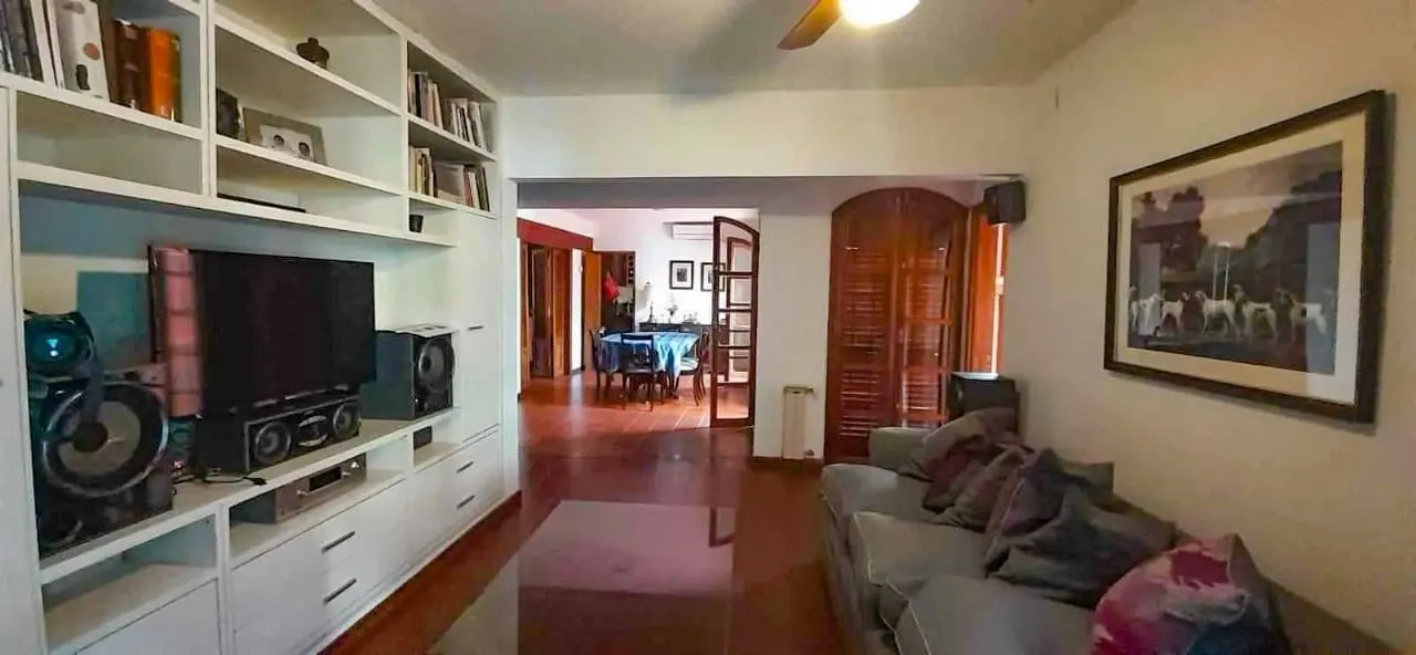 inmuebles-casa-venta-4853024-bb1395e9-c833-4551-a987-c22ac7243ba1 URCA – SUITE EN P.B- 4 D – 5 BÑ – 3 COCH – QUINCHO Y PILETA