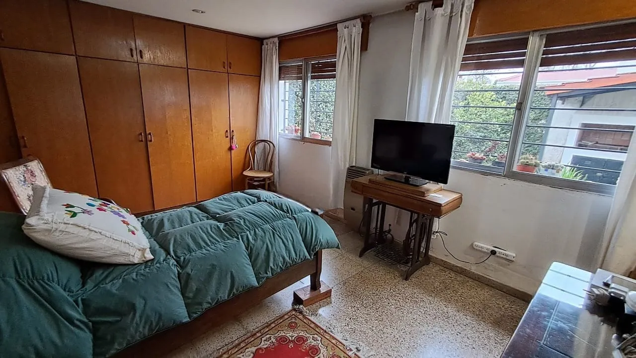 inmuebles-casa-venta-5509489-691d6f25-c24f-4710-8940-ae77ab864114 VILLA BELGRANO- MTRS GAUSS AP CREDITO NACION PTA BAJA. 3D, 2B, 2COCH- IMPECABLE
