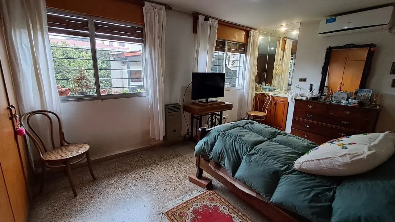 inmuebles-casa-venta-5509489-aa624c63-0d57-4a7a-963f-f77232cc95b8 VILLA BELGRANO- MTRS GAUSS AP CREDITO NACION PTA BAJA. 3D, 2B, 2COCH- IMPECABLE