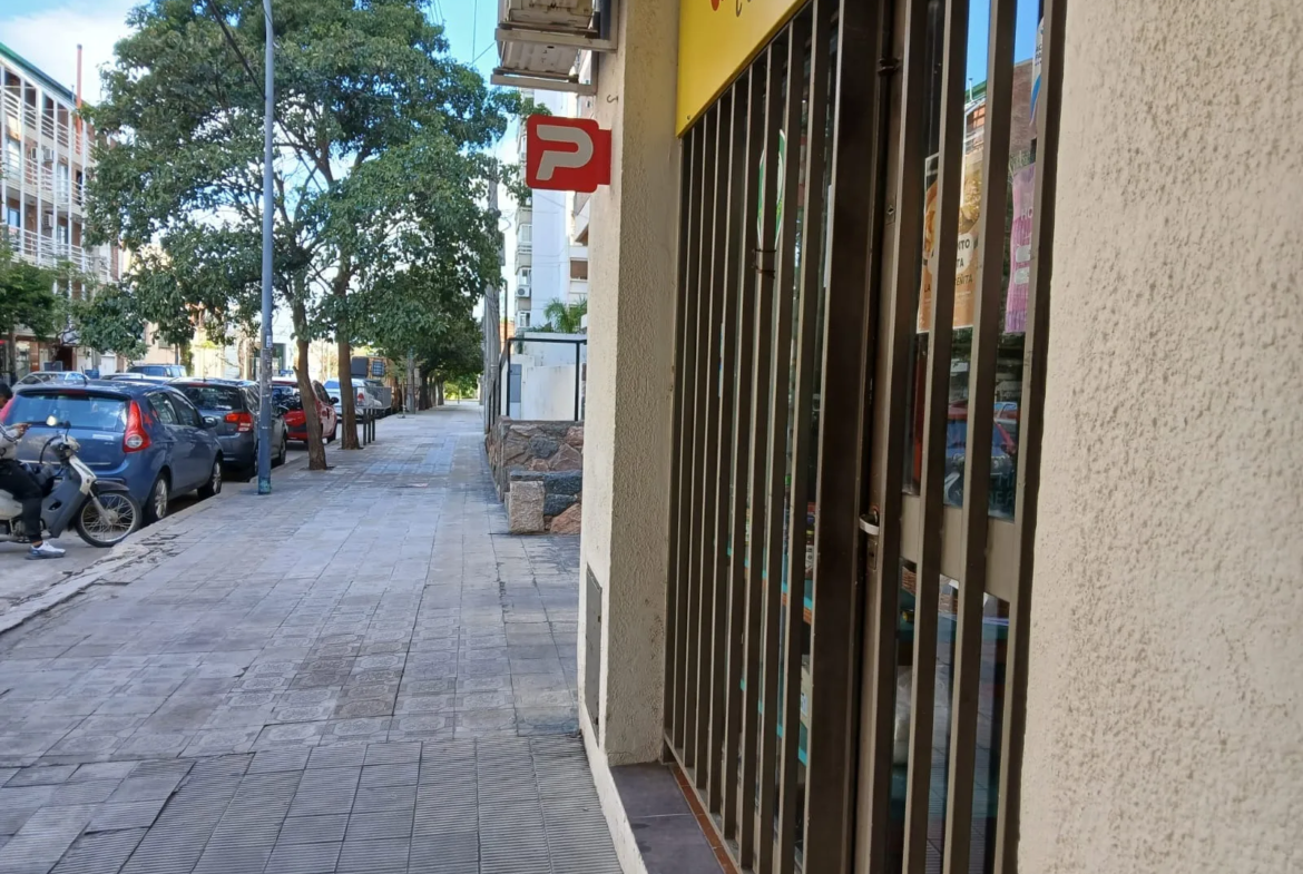 COFICO – Sucre 1400 casi Bedoya – LOCAL 42 m2 + Patio -Con renta