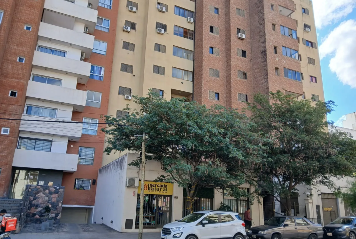 COFICO – Sucre 1400 casi Bedoya – LOCAL 42 m2 + Patio -Con renta