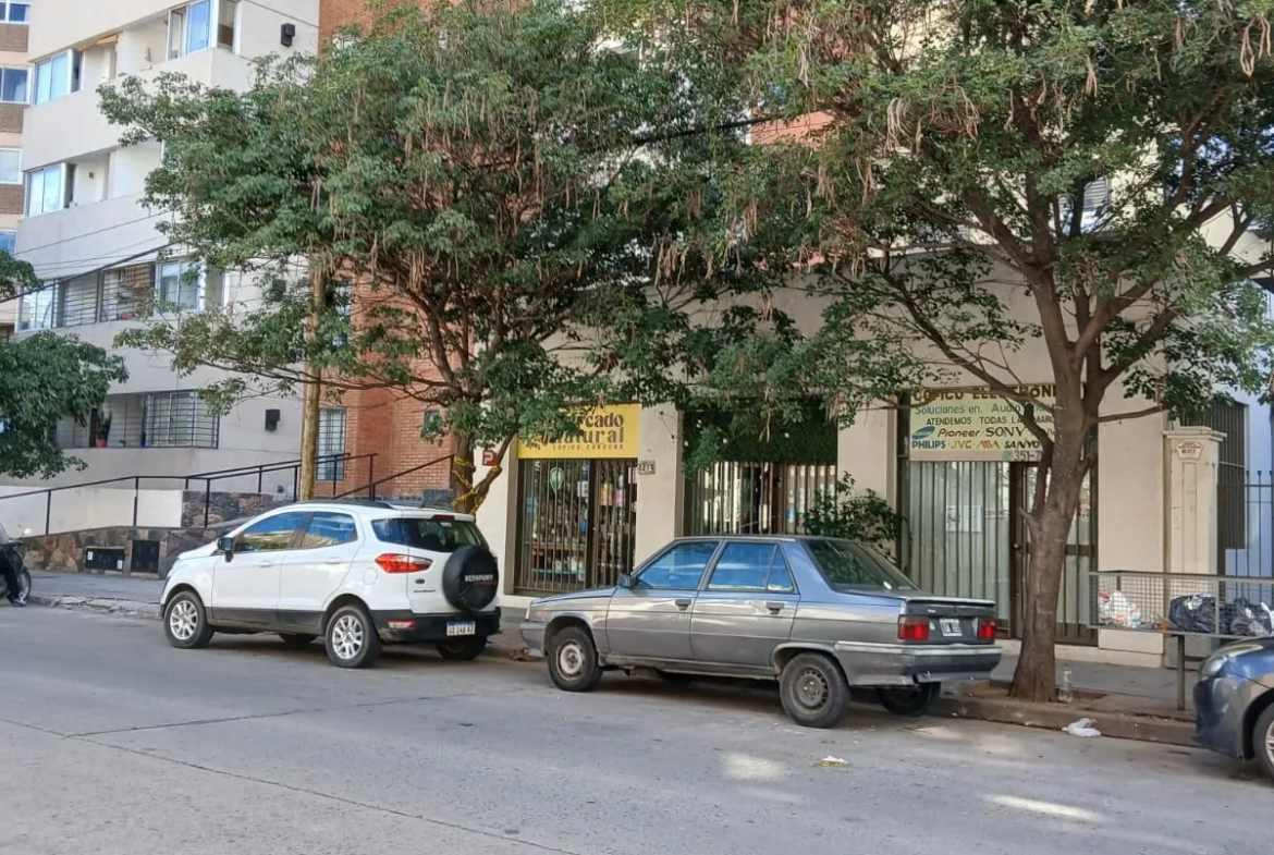 COFICO – Sucre 1400 casi Bedoya – LOCAL 42 m2 + Patio -Con renta