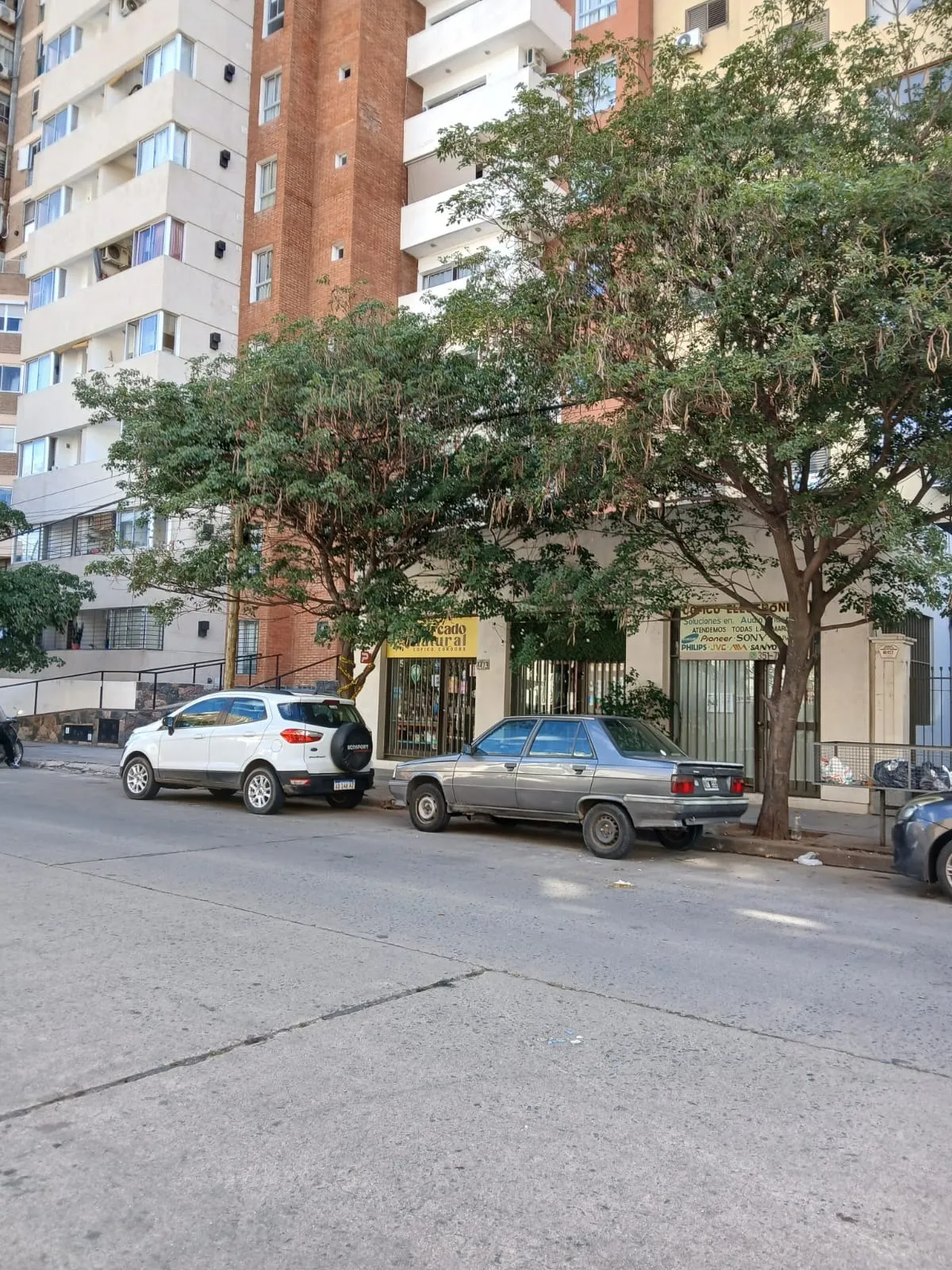 inmuebles-local-venta-5600664-eb2e9f73-2999-4bad-ac11-cf424547244a COFICO – Sucre 1400 casi Bedoya – LOCAL 42 m2 + Patio -Con renta