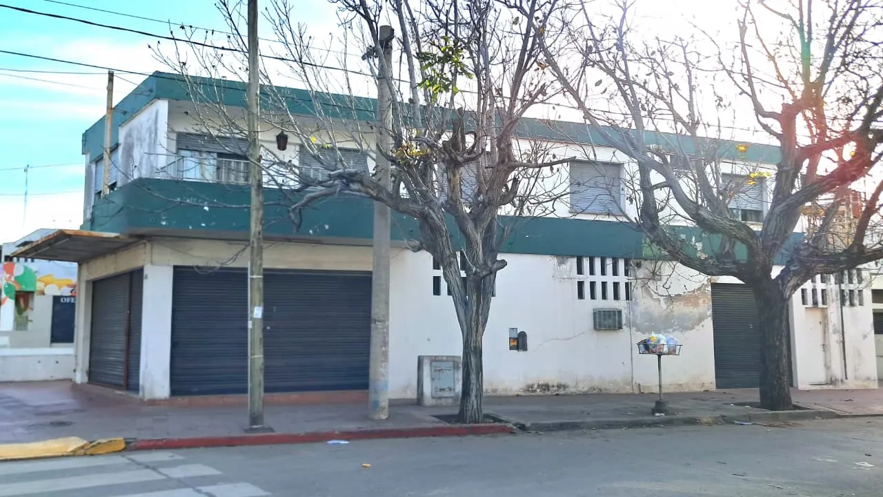 inmuebles-local-venta-5635079-193ffb88-3507-4b48-8fa9-130fd9433f5f ESQUINA MUY COMERCIAL. CASA + GRAN LOCAL. AV. FUEZA AEREA 2904. RECIBO DPTO