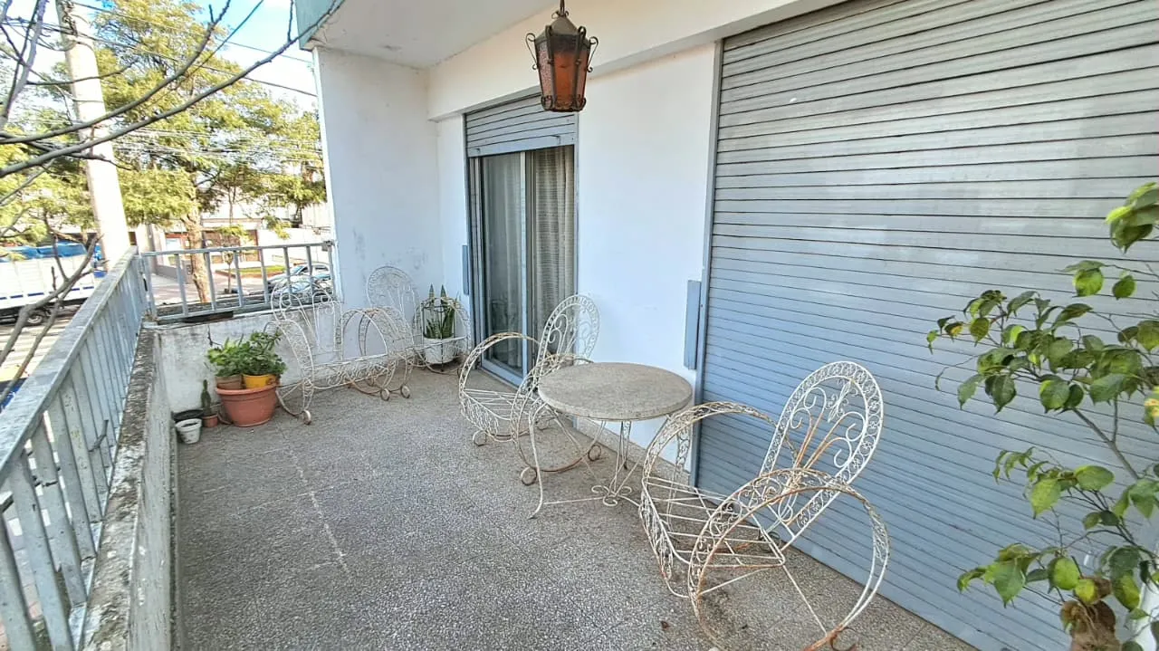 inmuebles-local-venta-5635079-74eefbb4-c7b6-440a-b6c3-9ad4c2695aa3 ESQUINA MUY COMERCIAL. CASA + GRAN LOCAL. AV. FUEZA AEREA 2904. RECIBO DPTO