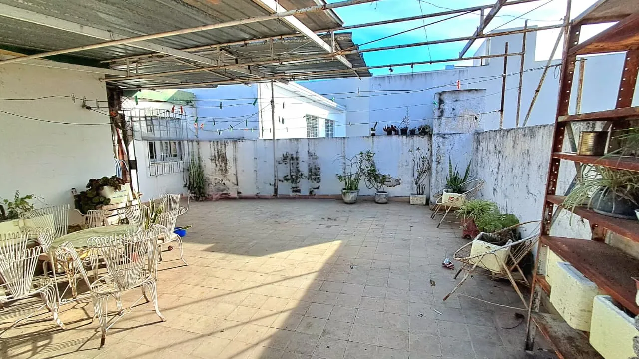 inmuebles-local-venta-5635079-762511b0-4389-413e-99e8-6f6574f2dea6 ESQUINA MUY COMERCIAL. CASA + GRAN LOCAL. AV. FUEZA AEREA 2904. RECIBO DPTO