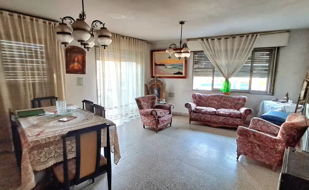 ESQUINA MUY COMERCIAL. CASA + GRAN LOCAL. AV. FUEZA AEREA 2904. RECIBO DPTO