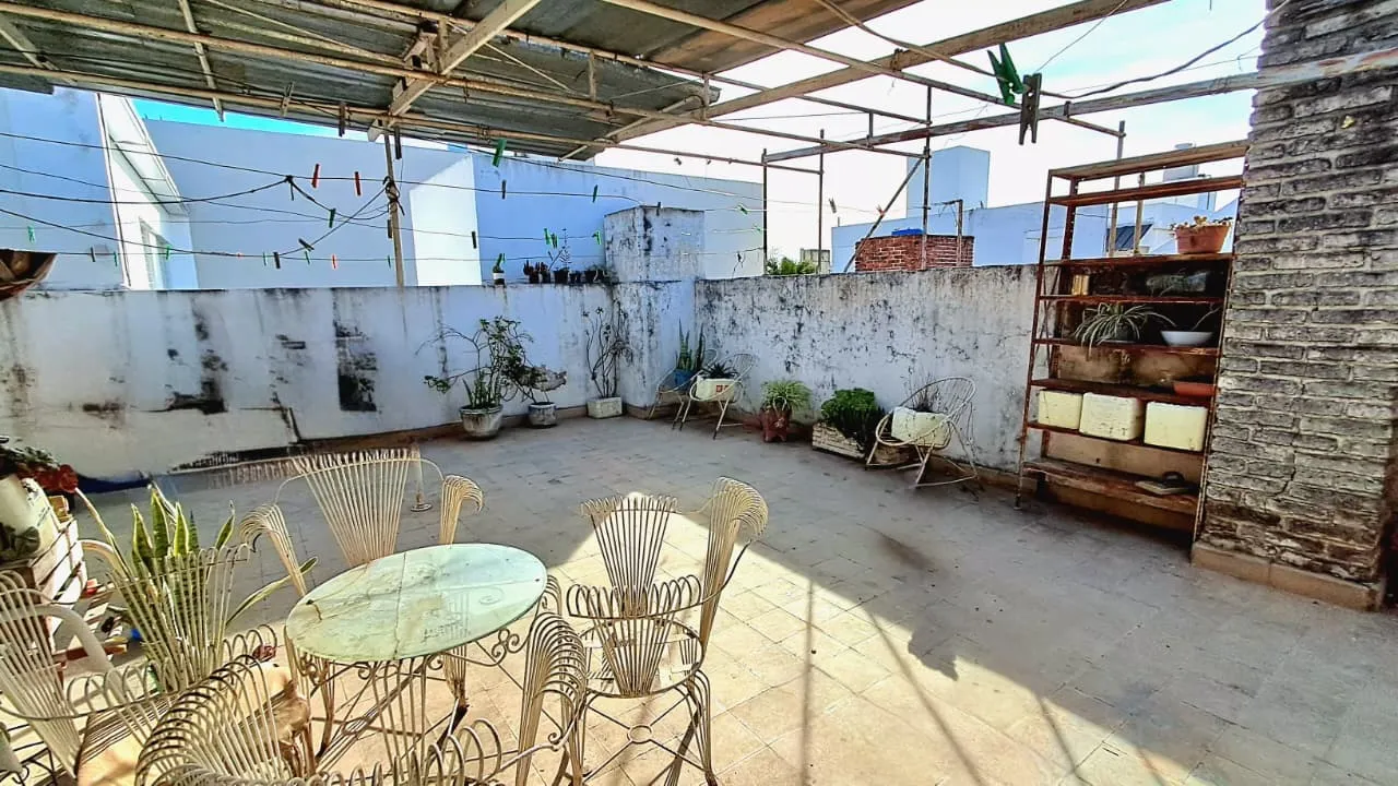 inmuebles-local-venta-5635079-b3f94fba-4633-4cad-8424-00979261baee ESQUINA MUY COMERCIAL. CASA + GRAN LOCAL. AV. FUEZA AEREA 2904. RECIBO DPTO