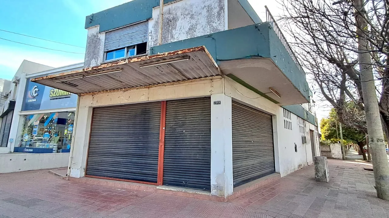 inmuebles-local-venta-5635079-b6f1e10c-5509-412c-b6cf-1d7f82cef308 ESQUINA MUY COMERCIAL. CASA + GRAN LOCAL. AV. FUEZA AEREA 2904. RECIBO DPTO