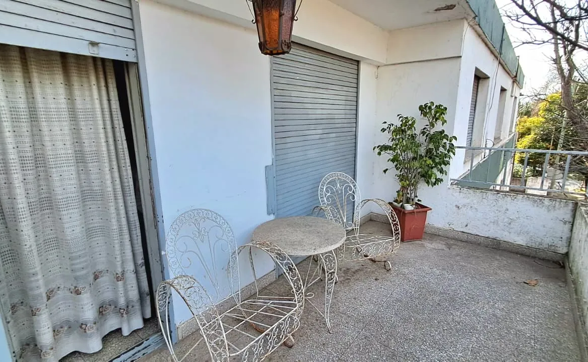 ESQUINA MUY COMERCIAL. CASA + GRAN LOCAL. AV. FUEZA AEREA 2904. RECIBO DPTO
