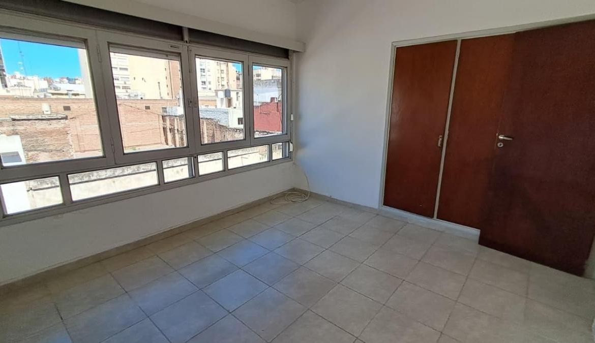 CENTRO- SEMIPISO 2 DORM, 2 BAÑOS- RECICLADO. AMPLIO- IMPECABLE – ÁPTO CRÉDITO
