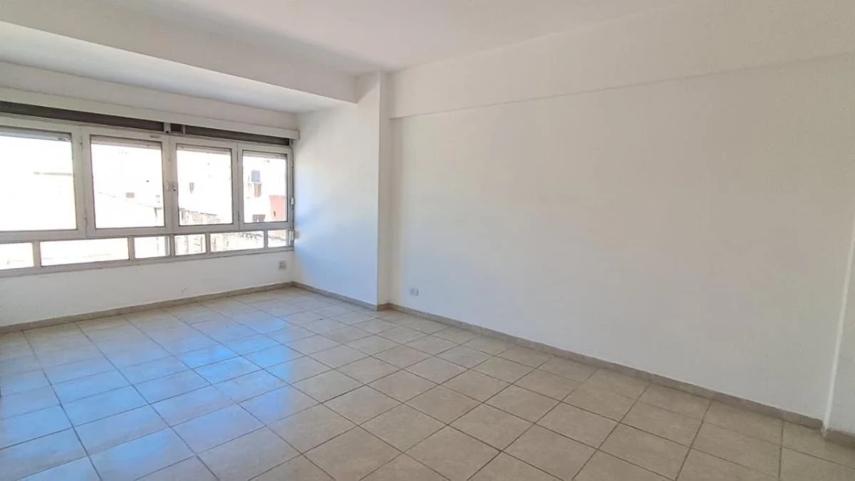 2007160345 CENTRO- SEMIPISO 2 DORM, 2 BAÑOS- RECICLADO. AMPLIO- IMPECABLE – ÁPTO CRÉDITO