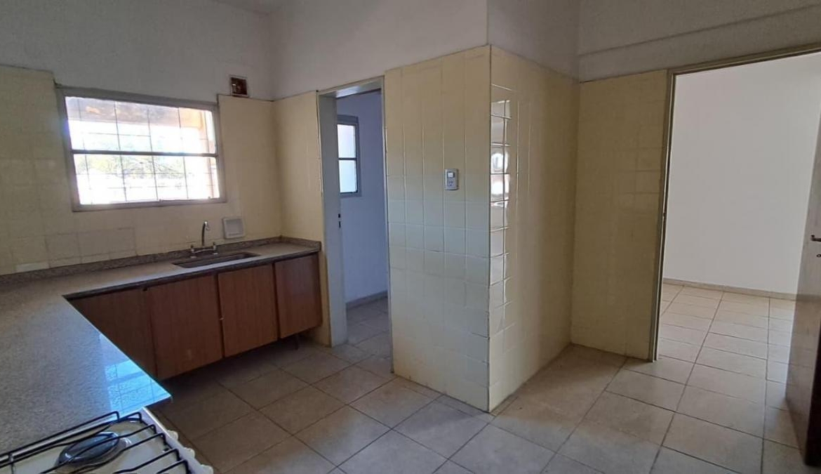 CENTRO- SEMIPISO 2 DORM, 2 BAÑOS- RECICLADO. AMPLIO- IMPECABLE – ÁPTO CRÉDITO