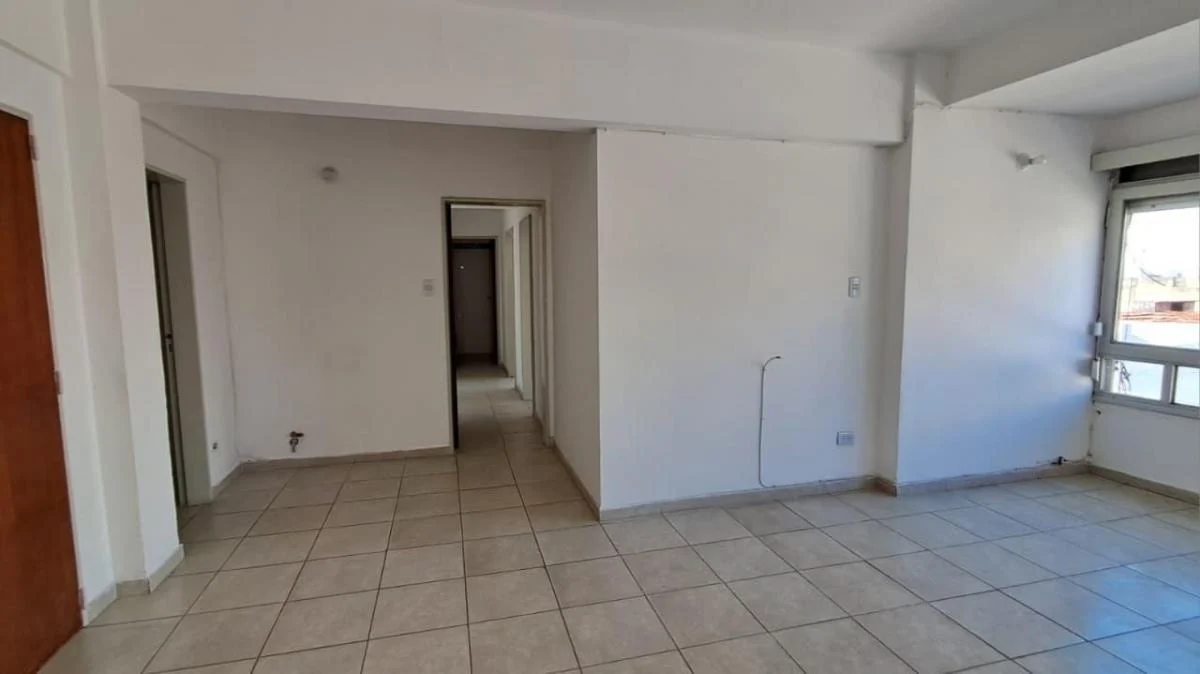 2007160348 CENTRO- SEMIPISO 2 DORM, 2 BAÑOS- RECICLADO. AMPLIO- IMPECABLE – ÁPTO CRÉDITO