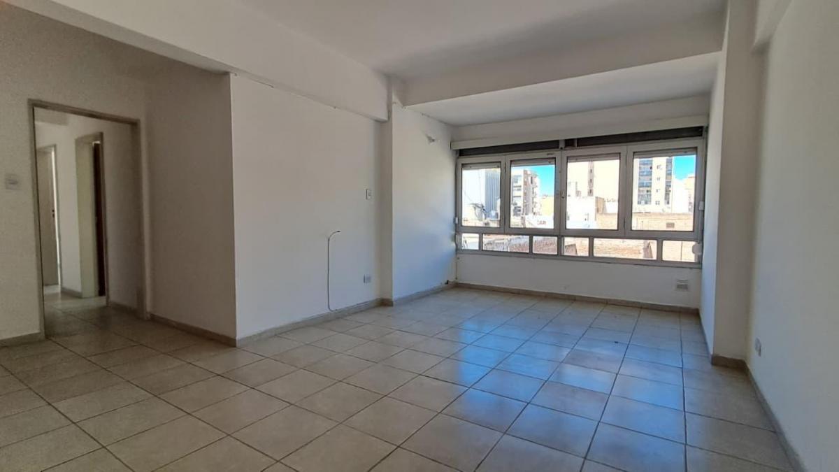 2007160349 CENTRO- SEMIPISO 2 DORM, 2 BAÑOS- RECICLADO. AMPLIO- IMPECABLE – ÁPTO CRÉDITO