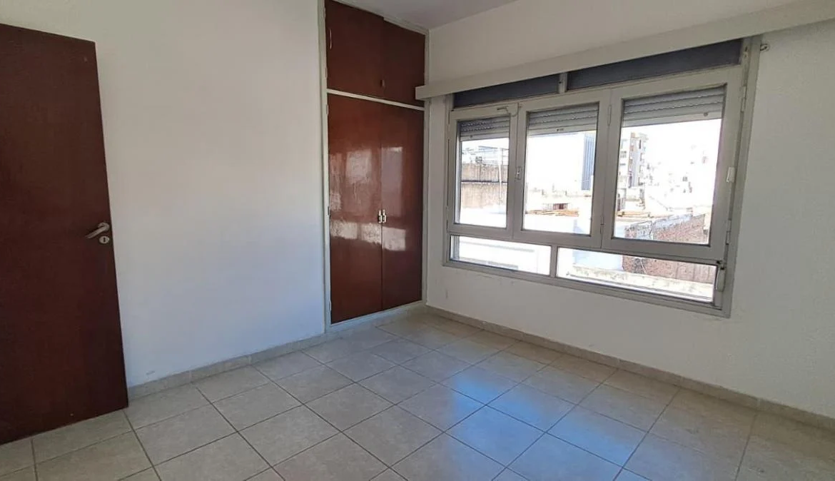 CENTRO- SEMIPISO 2 DORM, 2 BAÑOS- RECICLADO. AMPLIO- IMPECABLE – ÁPTO CRÉDITO