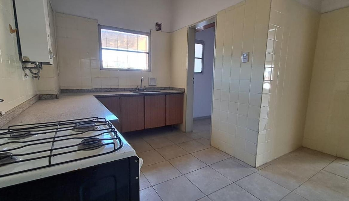 CENTRO- SEMIPISO 2 DORM, 2 BAÑOS- RECICLADO. AMPLIO- IMPECABLE – ÁPTO CRÉDITO