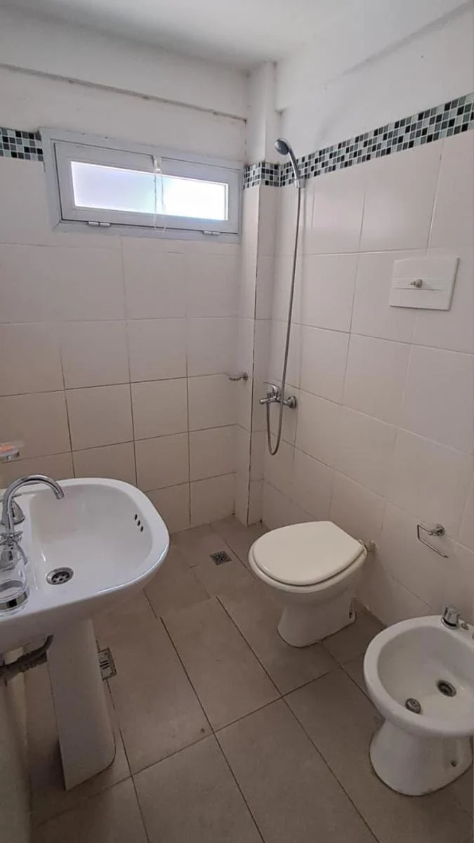 2007160352 CENTRO- SEMIPISO 2 DORM, 2 BAÑOS- RECICLADO. AMPLIO- IMPECABLE – ÁPTO CRÉDITO