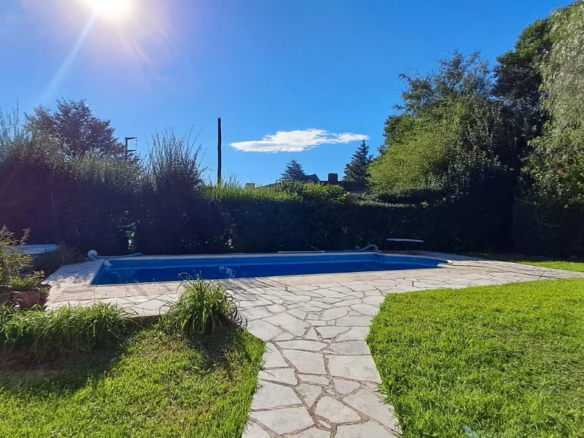 LA FALDA | VILLA EDÉN | CHALET EN PLANTA BAJA CON PARQUE Y PILETA- REC MENOR
