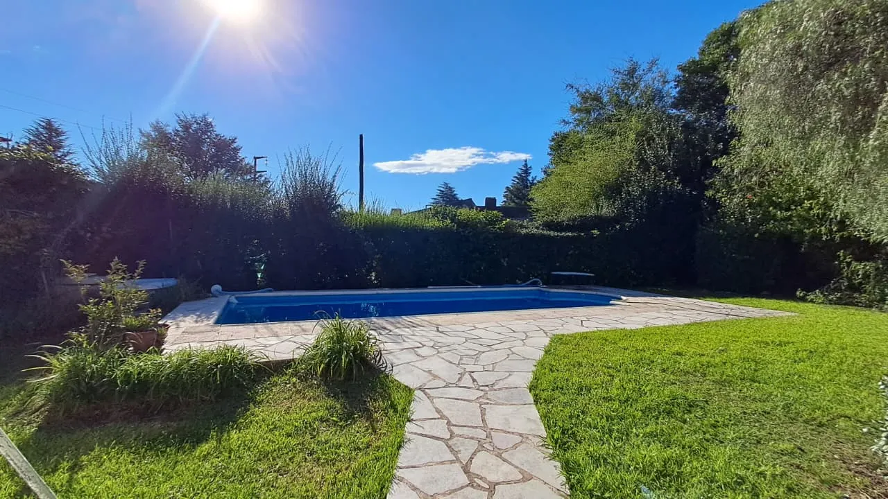 inmuebles-casa-venta-5611280-d4c67f07-4d0b-4e94-8de8-f811e5343683 LA FALDA | VILLA EDÉN | CHALET EN PLANTA BAJA CON PARQUE Y PILETA- REC MENOR
