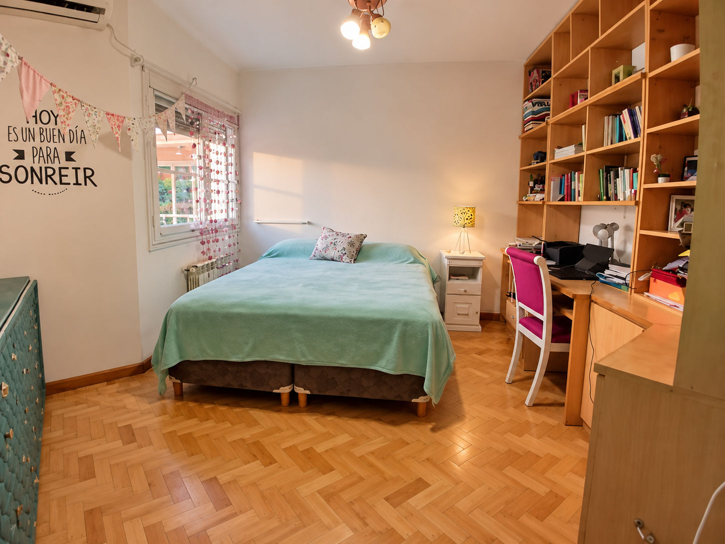 Dormitorio acogedor con rincón de estudio BARRANCAS NORTE – EL MEJOR BARRIO – CLASICA – 3 DORM EN PLANTA BAJA CON TODO