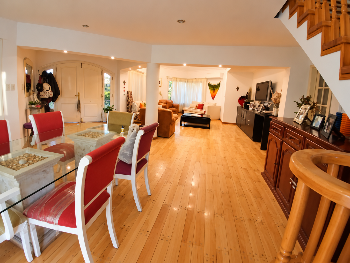 Living comedor cálido y contemporáneo BARRANCAS NORTE – EL MEJOR BARRIO – CLASICA – 3 DORM EN PLANTA BAJA CON TODO
