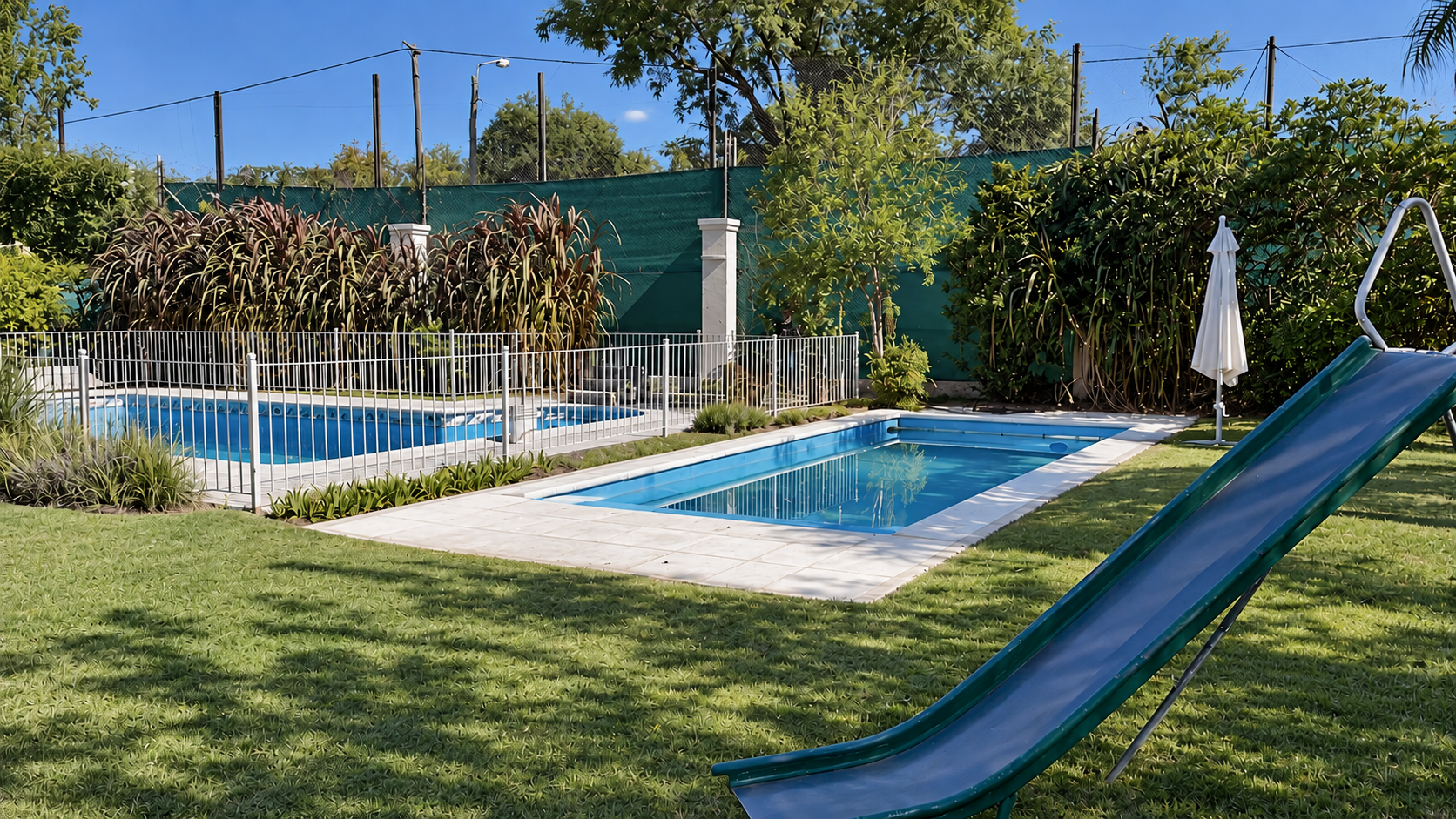 Patio soleado con pileta y tobogán BARRANCAS NORTE – EL MEJOR BARRIO – CLASICA – 3 DORM EN PLANTA BAJA CON TODO