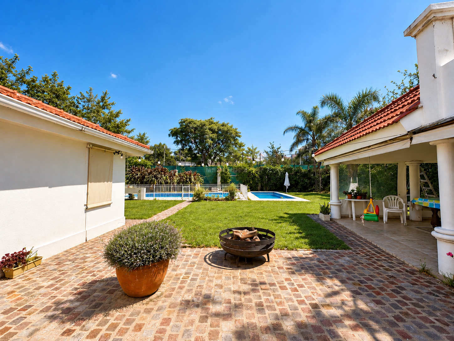 Patio soleado con piscina y jardín BARRANCAS NORTE – EL MEJOR BARRIO – CLASICA – 3 DORM EN PLANTA BAJA CON TODO