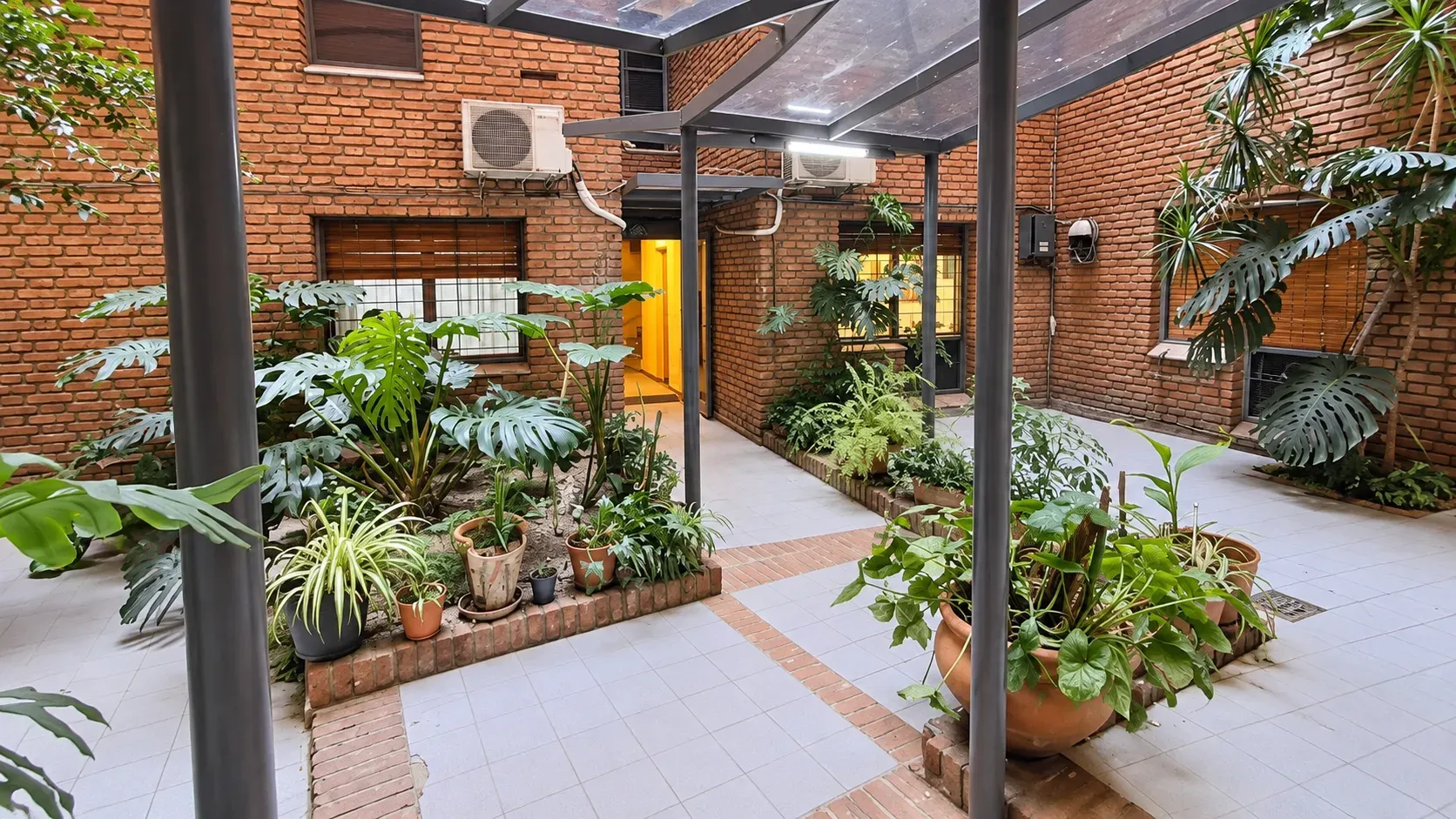 NVA CBA- MTRS P. OLMOS- 1 DORM CON PATIO PROPIO DE 15M2- ESPECTACULAR UBICACIÓN- ID RENTA- APTO CRÉDITO